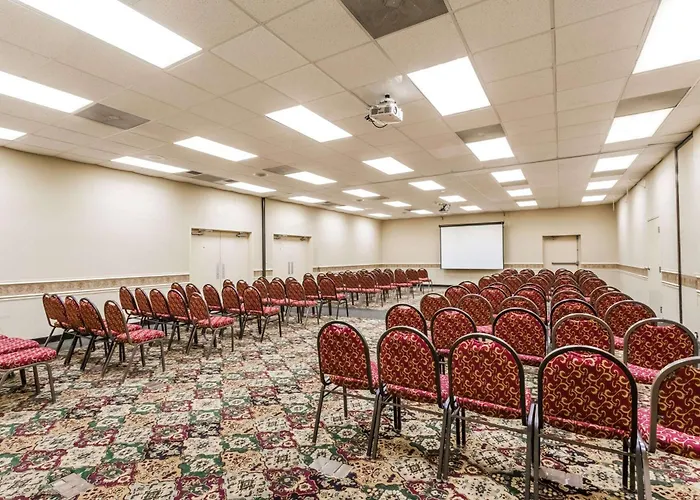 Ramada By Wyndham Edgewood Hotel & Conference Center